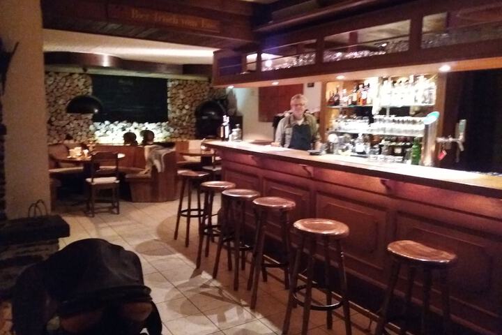 Lounge 23 of 32
