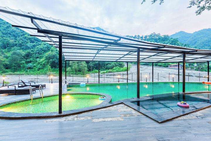 Pool 70 of 161