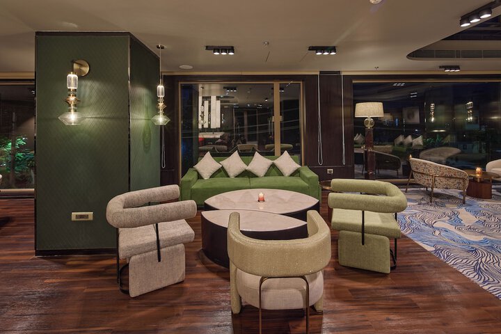 Lounge 110 of 126