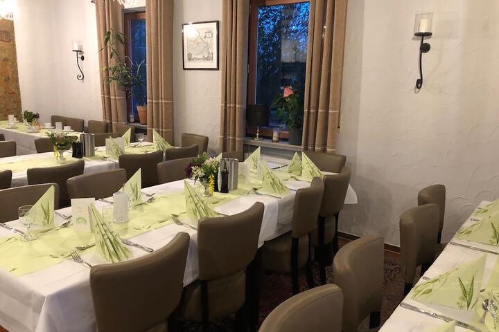 Dining 33 of 45