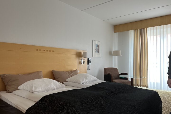 Room 3 of 34