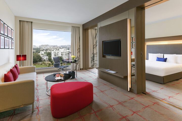 Room 10 of 127