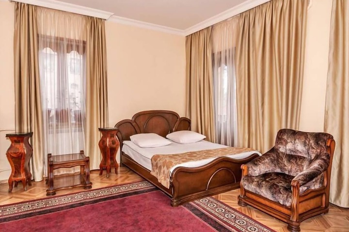 Room 15 of 22