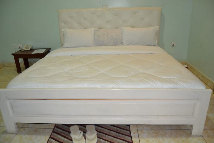 Room 8 of 32