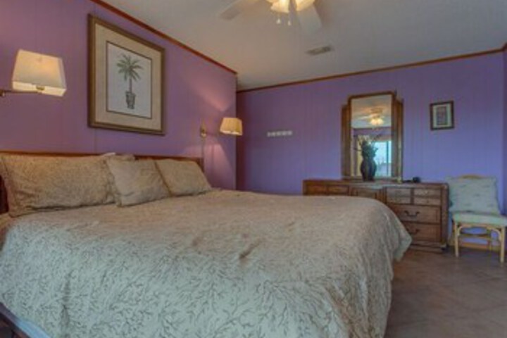 Room 42 of 44
