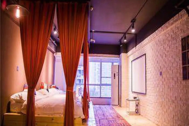 Room 4 of 15