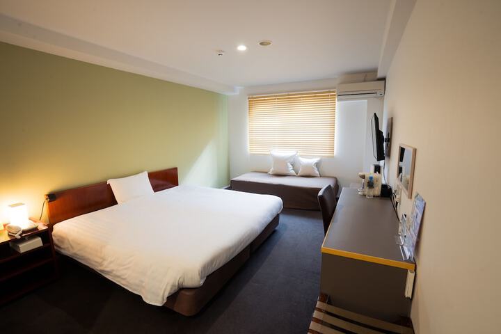 Room 3 of 40