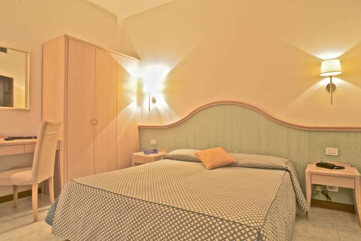 Room 22 of 87