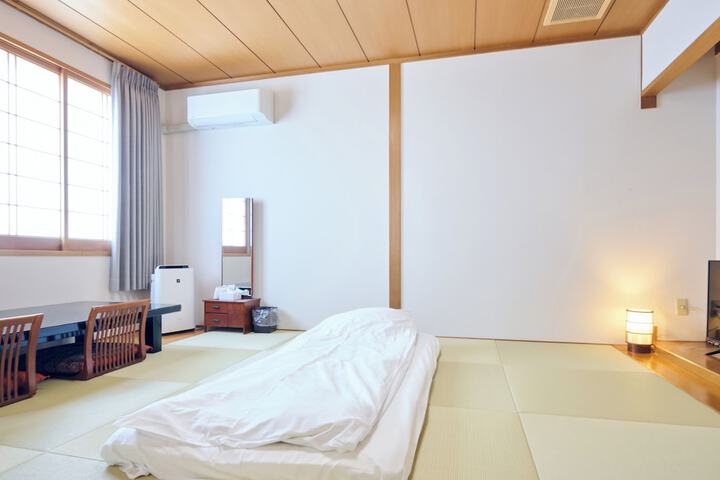 Room 9 of 27
