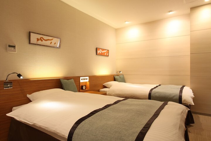 Room 3 of 38