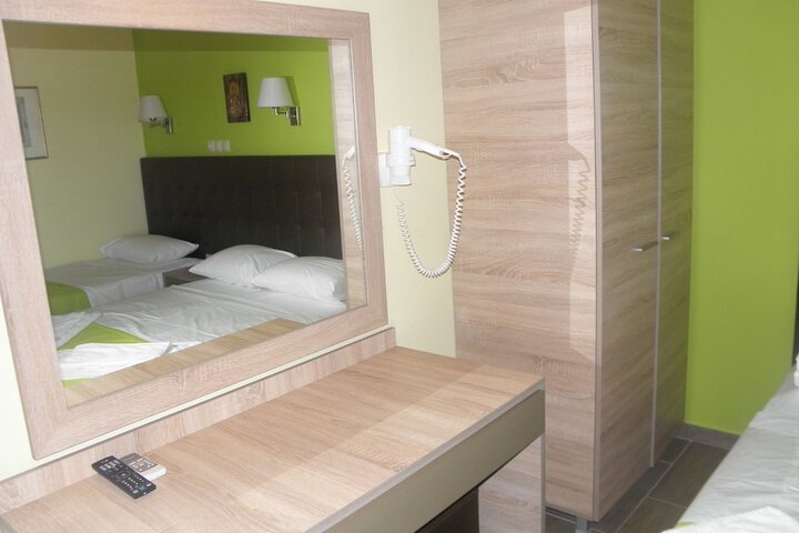 Room 18 of 32