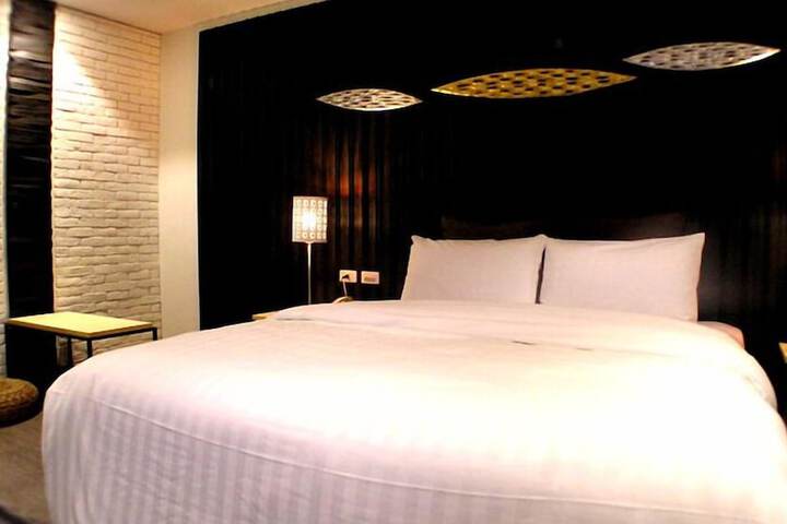 Room 11 of 49