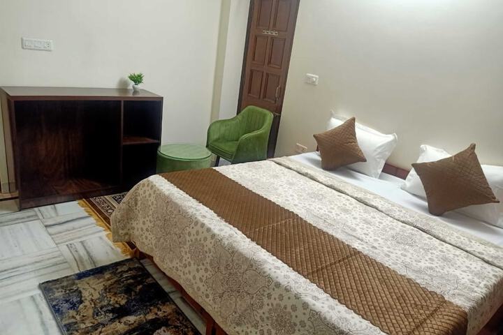Room 12 of 69