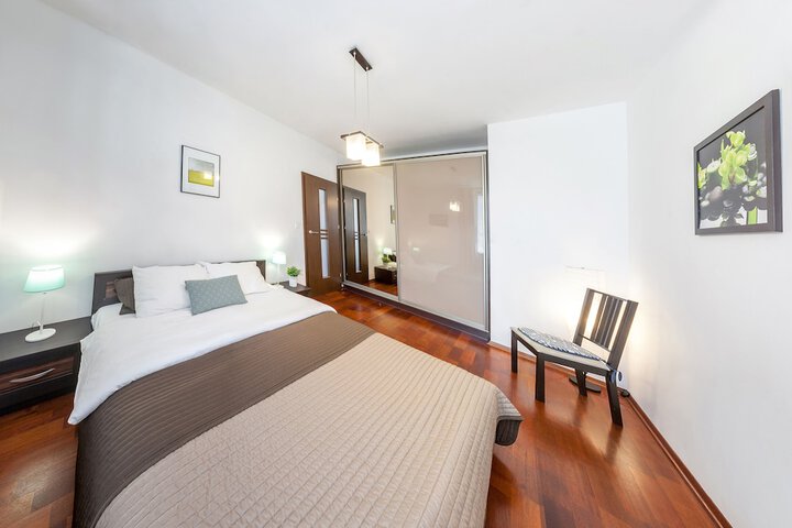 Room 5 of 102