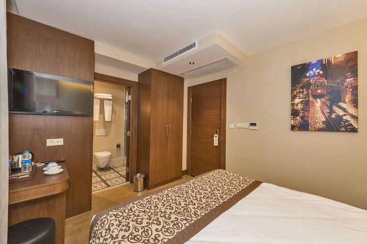 Room 43 of 60