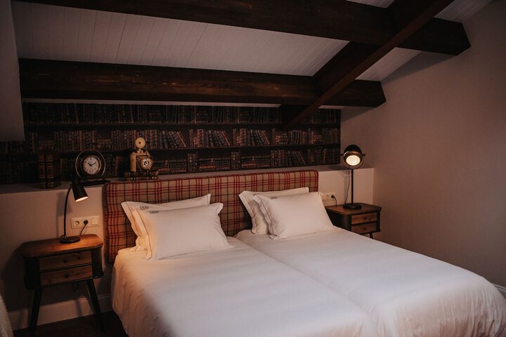 Room 9 of 19