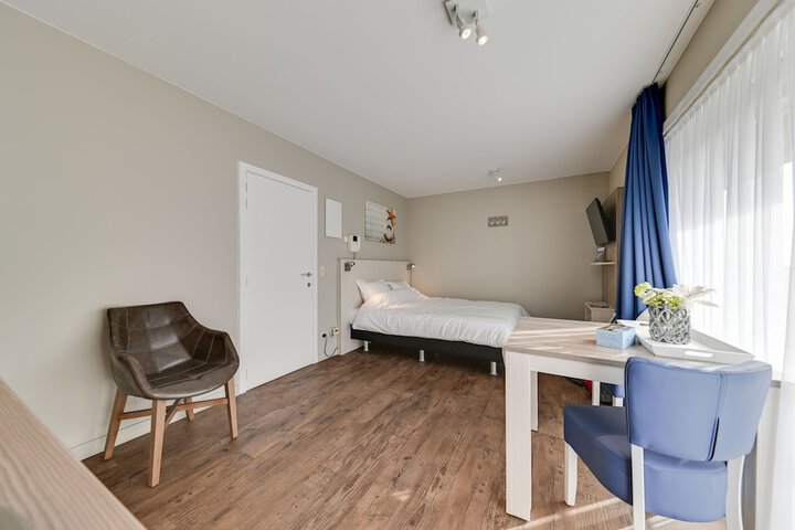 Room 8 of 30