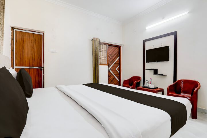 Room 5 of 9