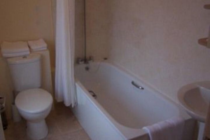Room 8 of 17