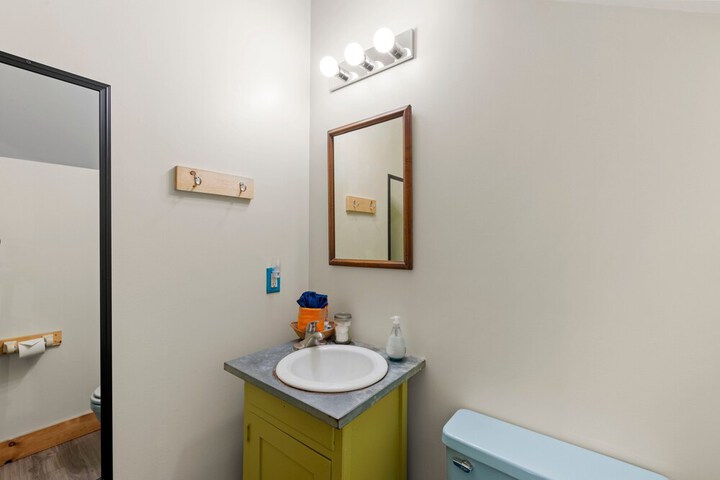 Room 32 of 37
