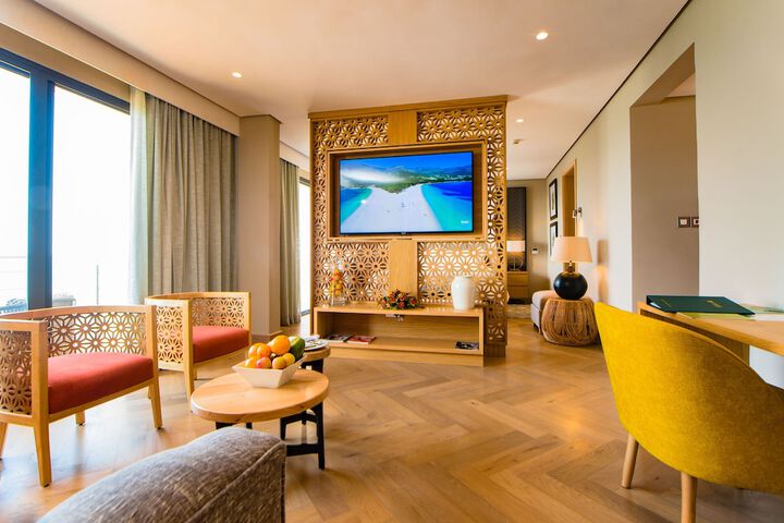 Room 6 of 28