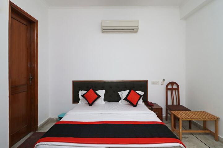 Room 10 of 27
