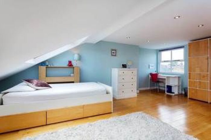 Room 9 of 30