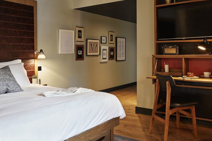 Room 17 of 54