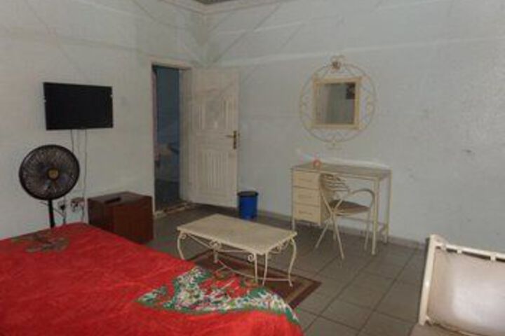 Room 25 of 28