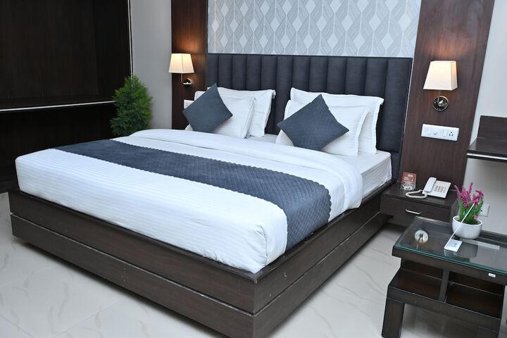 Room 7 of 28