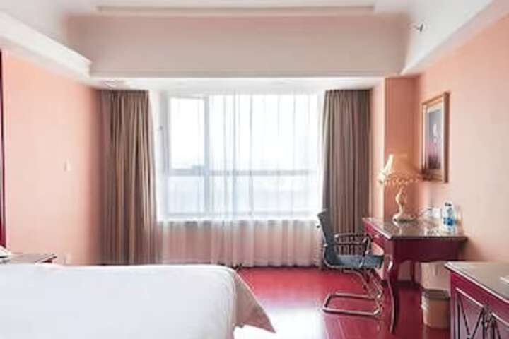 Room 4 of 5