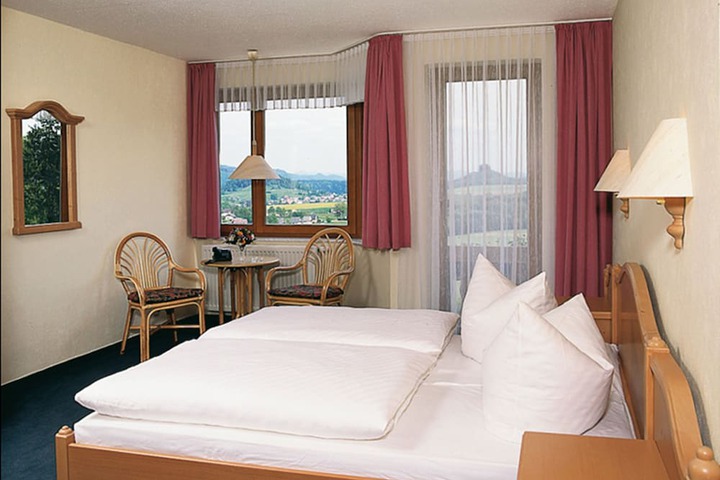 Room 2 of 27