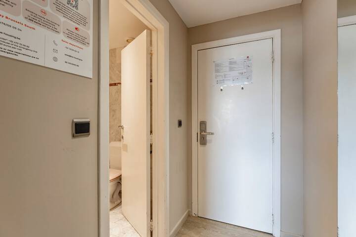 Room 44 of 60