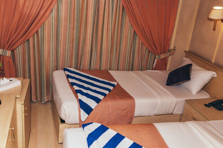 Room 8 of 19