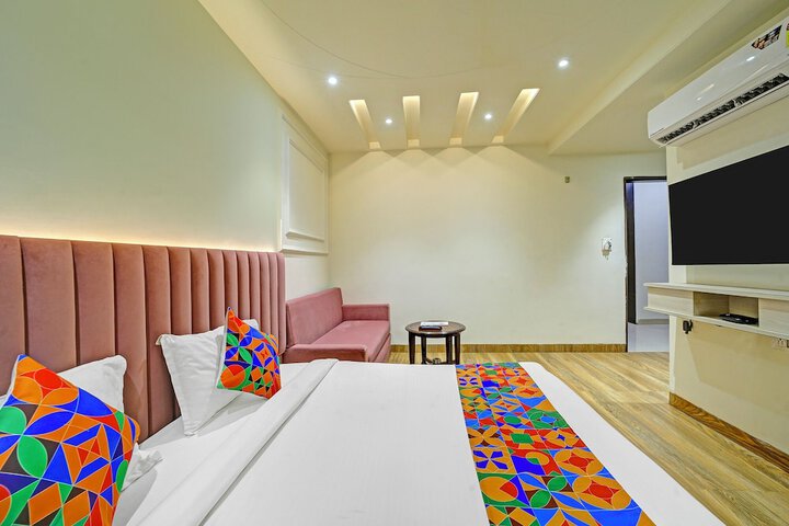 Room 13 of 30