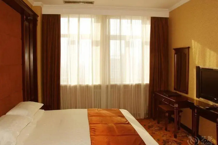Room 4 of 14