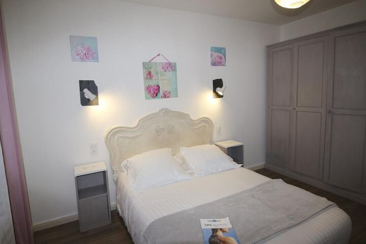 Room 25 of 164