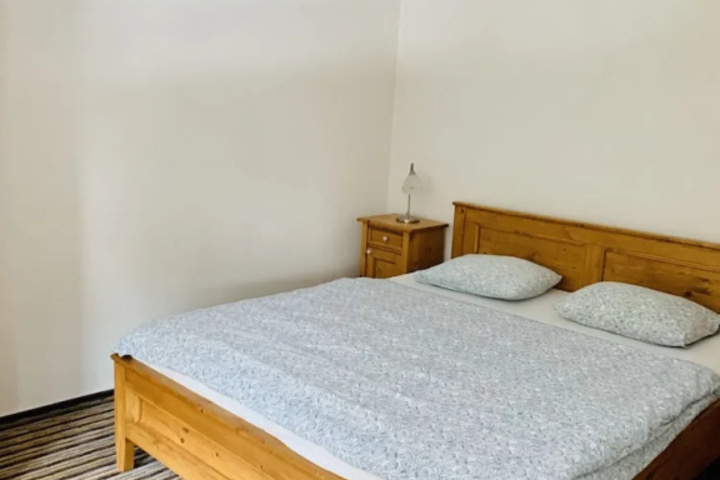 Room 4 of 18