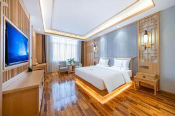 Room 8 of 10