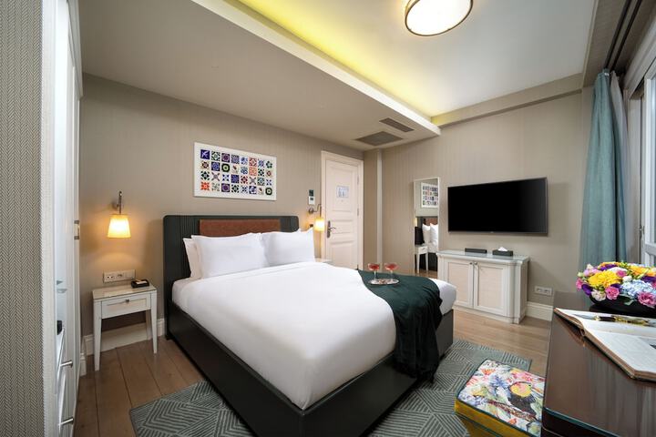 Room 38 of 83