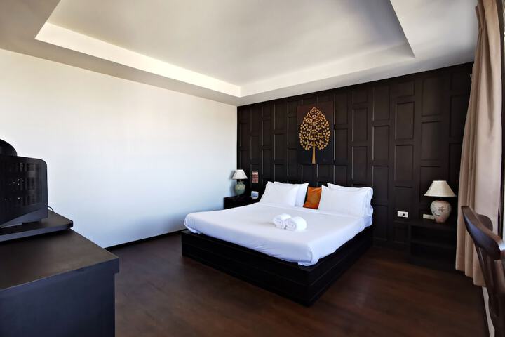 Room 8 of 27