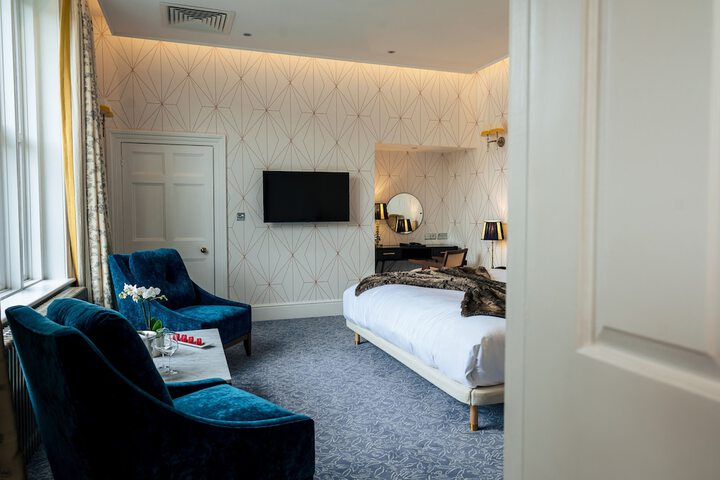 Room 32 of 101