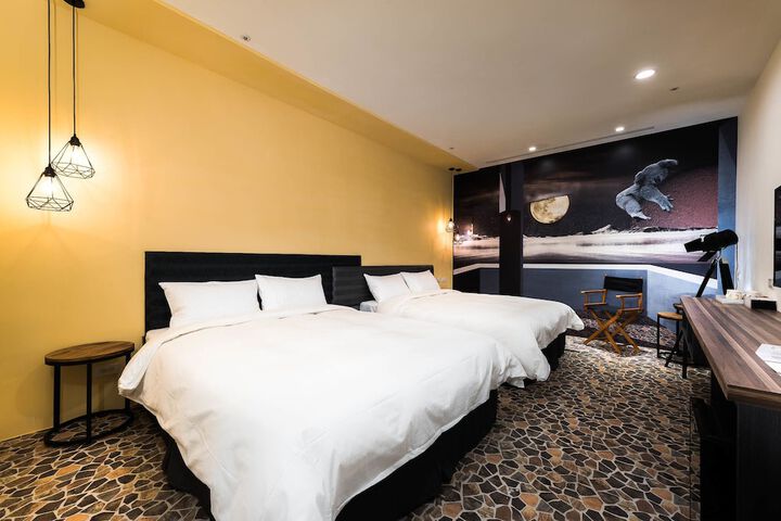 Room 16 of 50