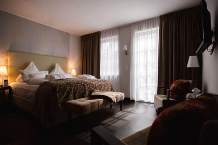 Room 10 of 30