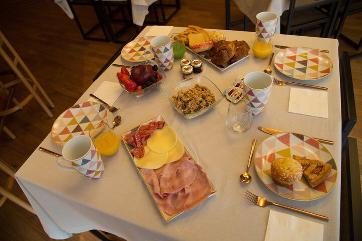 Breakfast/Coffee Service 39 of 45