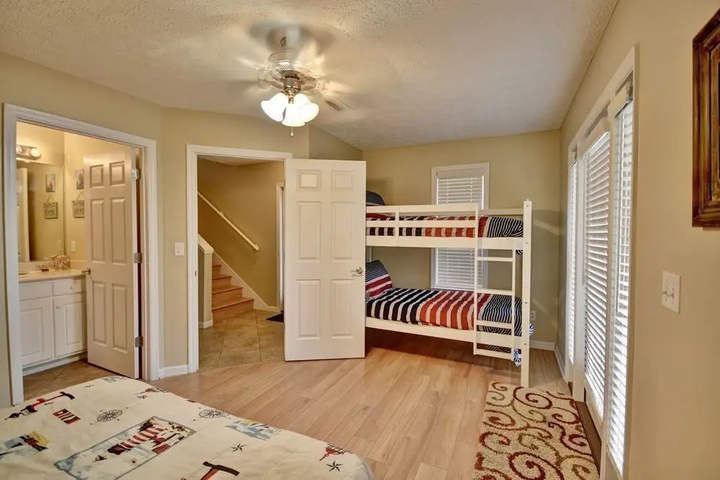 Room 9 of 20