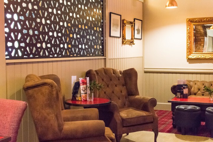 Lounge 41 of 74