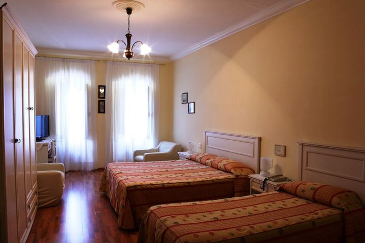 Room 6 of 29
