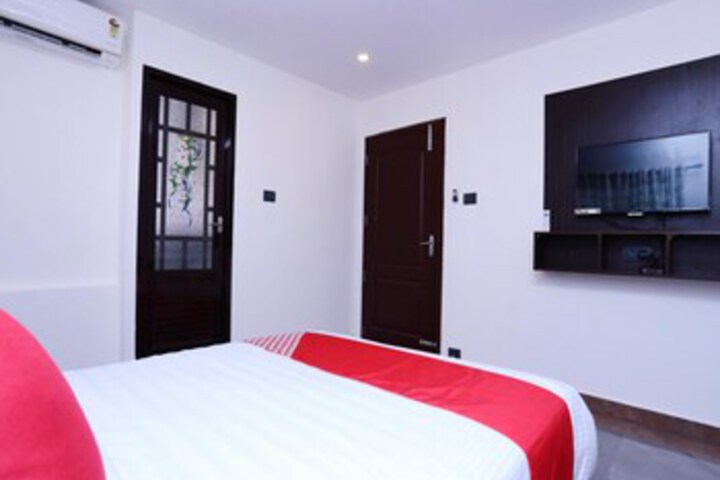 Room 12 of 25