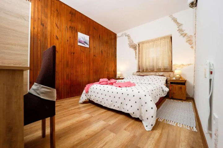 Room 3 of 11